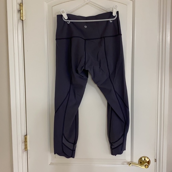 EUC Lululemon Peloton Sz 8 Grey Scalloped leggings - Picture 2 of 6